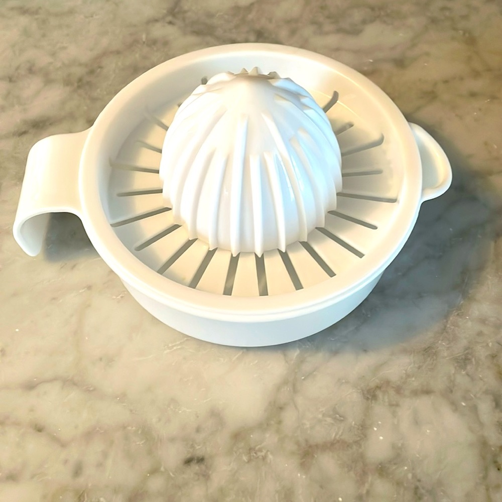 Citrus squeezer